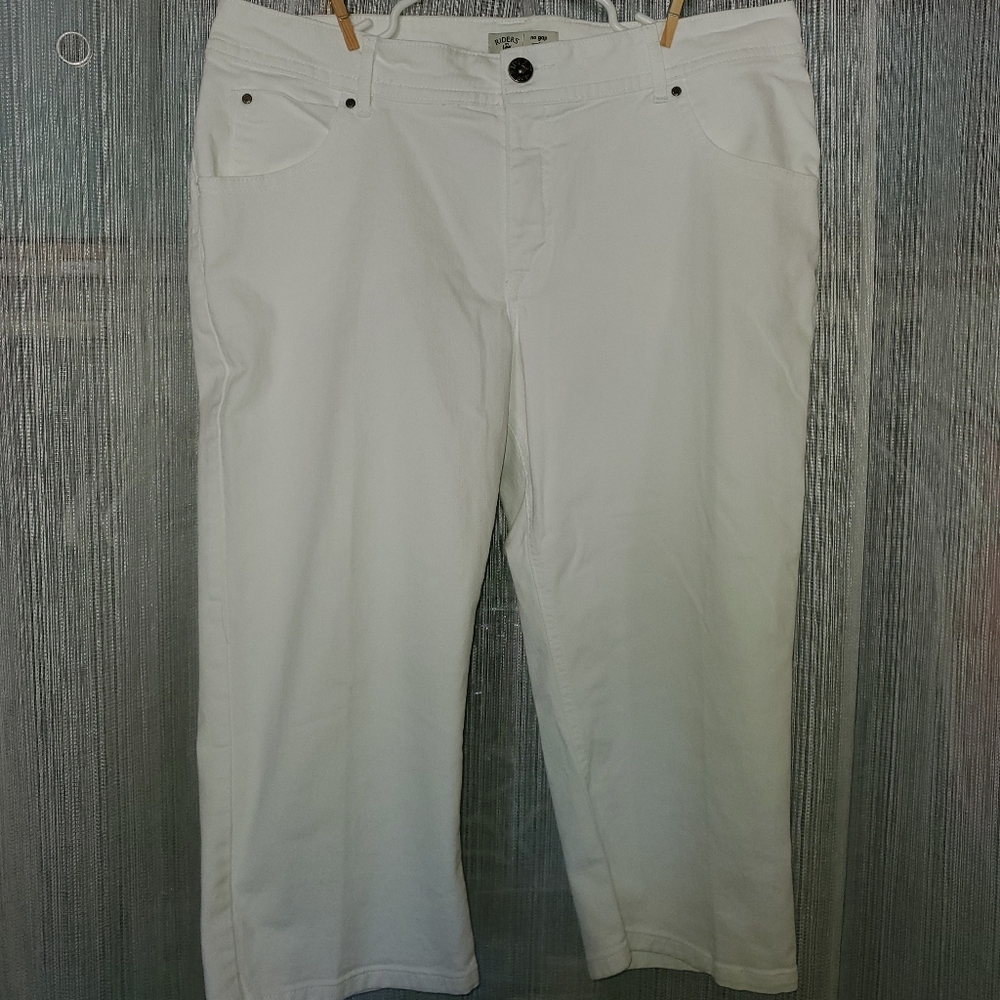 Lee, size 18w, White